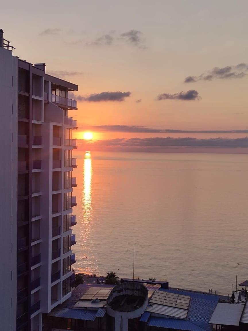 Bi Residence Sea View Luxury Батуми Екстериор снимка